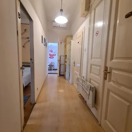 Rose Apartment *
